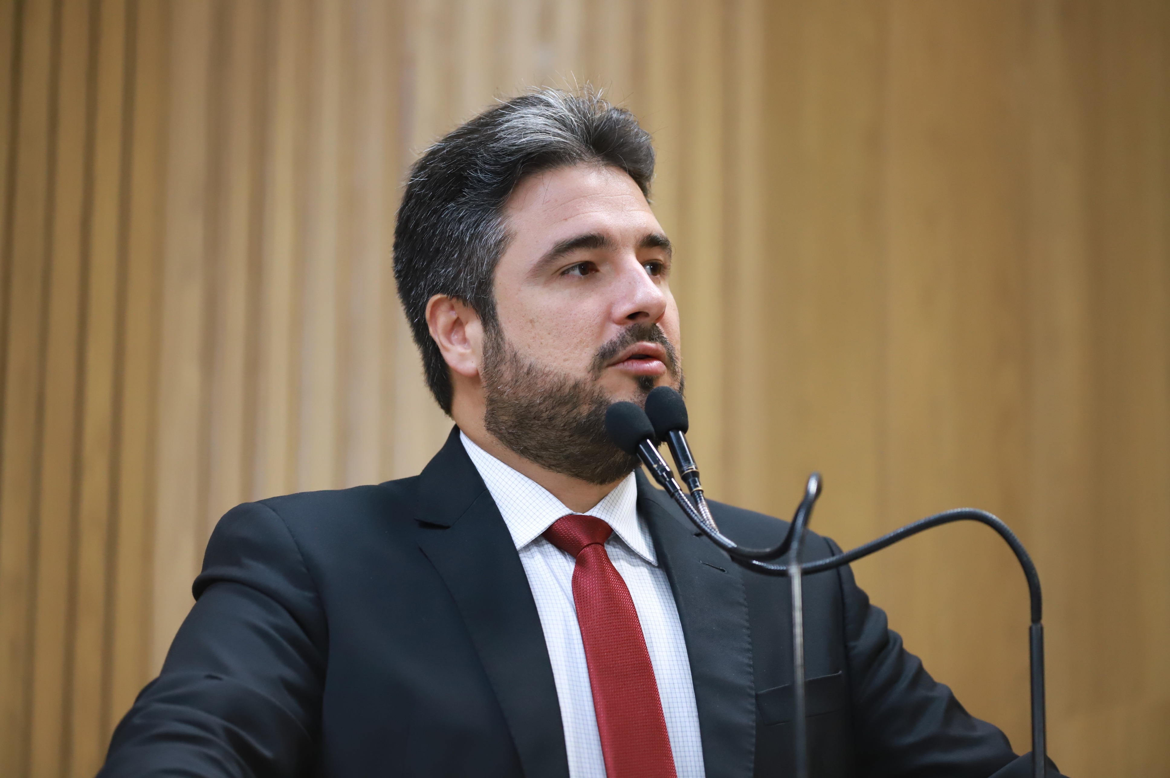 Ricardo Vasconcelos clama por recursos para o HU-UFS