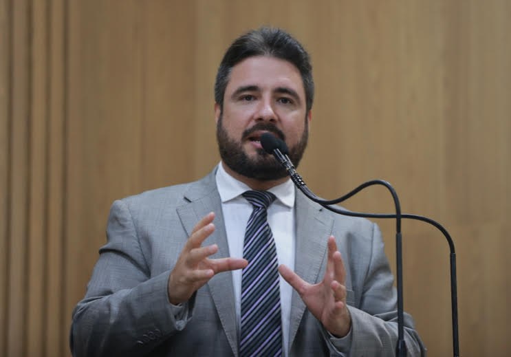 Ricardo Vasconcelos cobra projeto sobre Regularização Fundiária