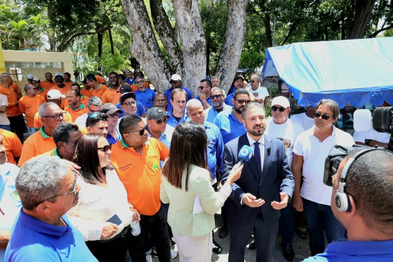 Ricardo Vasconcelos comemora regulamentação histórica do transporte complementar urbano em Aracaju  