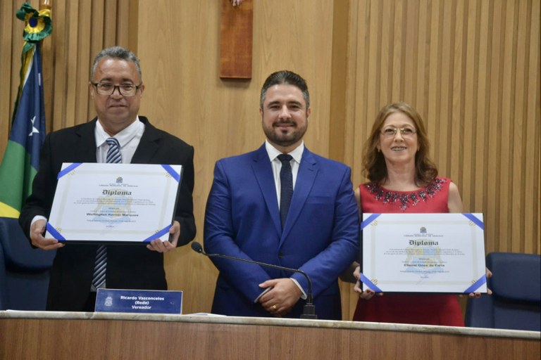 Ricardo Vasconcelos concede Título de Cidadania a dois novos Aracajuanos