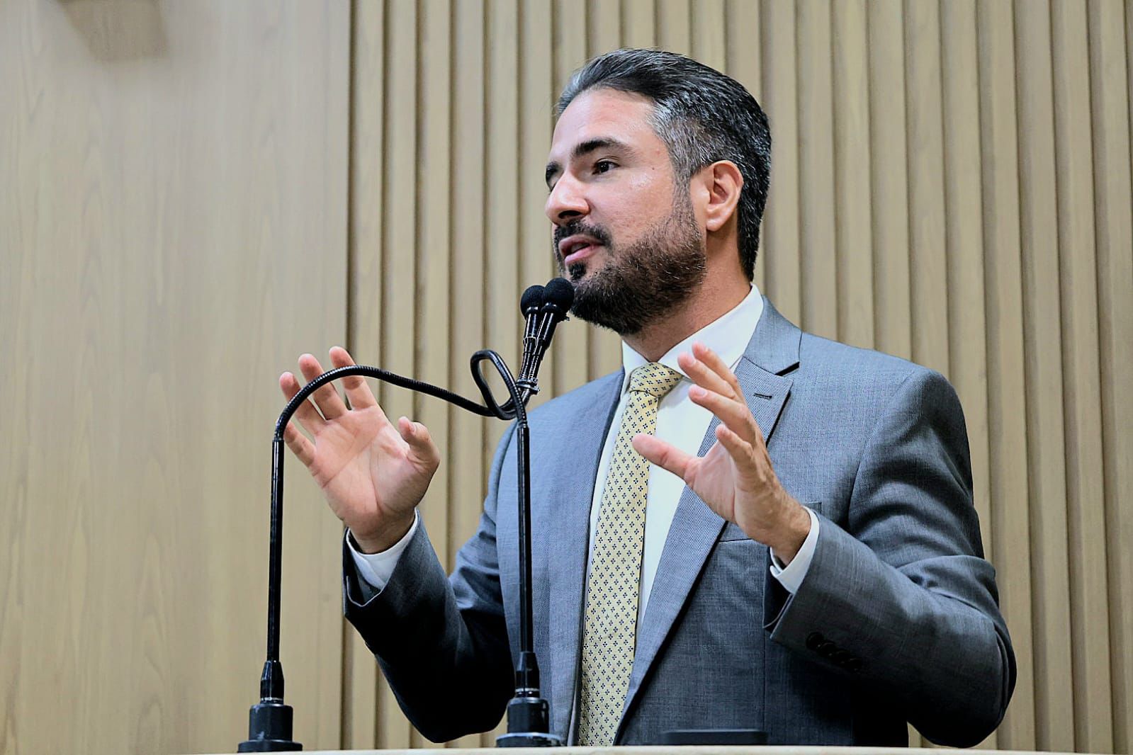 Ricardo Vasconcelos defende acesso à praia que alia urbanismo e preservação ambiental 