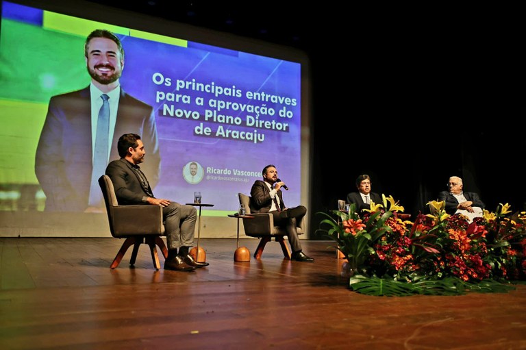 Ricardo Vasconcelos defende atualização do Plano Diretor durante fórum sobre cidades sergipanas