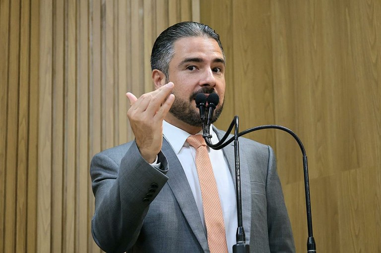 Ricardo Vasconcelos defende independência do Legislativo e cautela nas análises políticas 