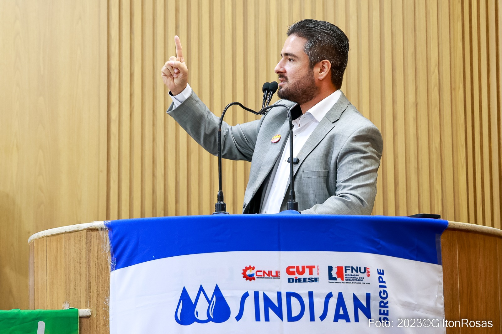 Ricardo Vasconcelos defende o caráter público da Deso em Audiência Pública