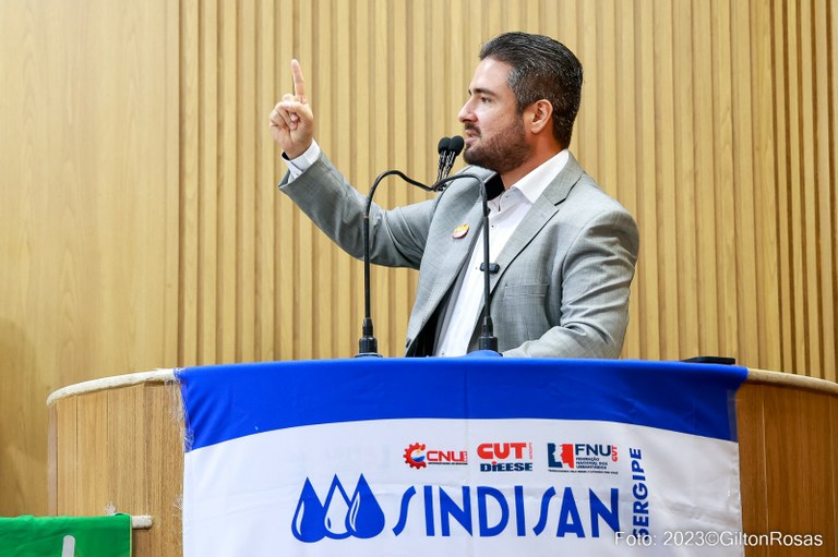 Ricardo Vasconcelos defende o caráter público da Deso em Audiência Pública