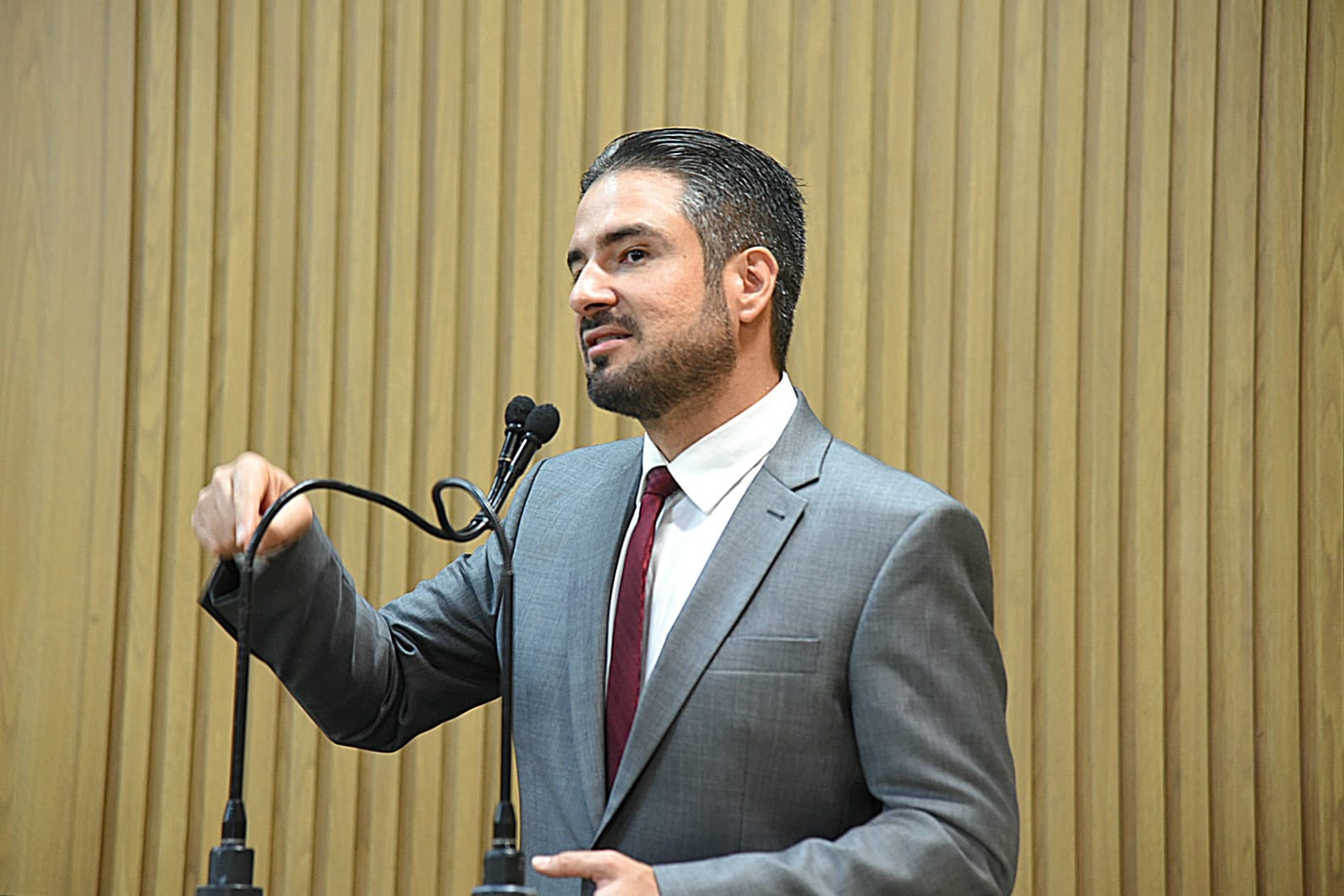 Ricardo Vasconcelos denuncia desvio de verba destinada à saúde e cobra providências