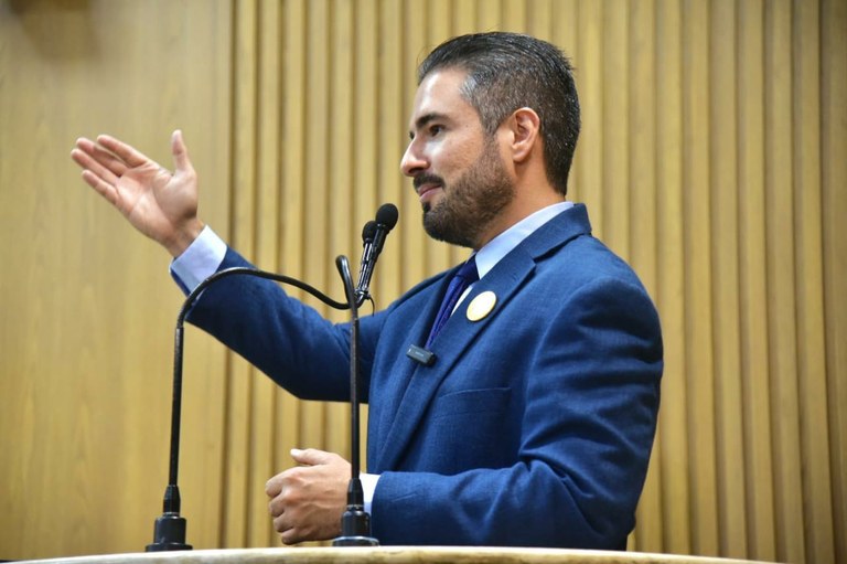 Ricardo Vasconcelos destaca PL de empréstimo que viabiliza compra de ônibus elétricos para a capital 