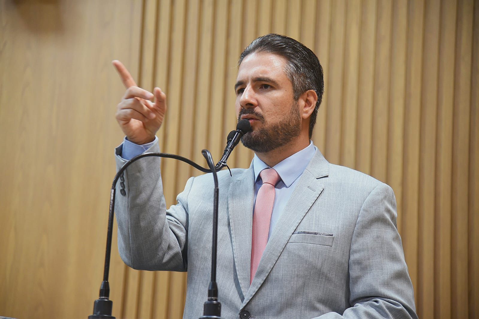 Ricardo Vasconcelos manifesta preocupação com andamento de obras em Aracaju