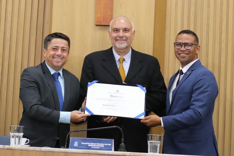  De autoria do vereador Byron, Roberto Currais recebe título de Cidadão Aracajuano 