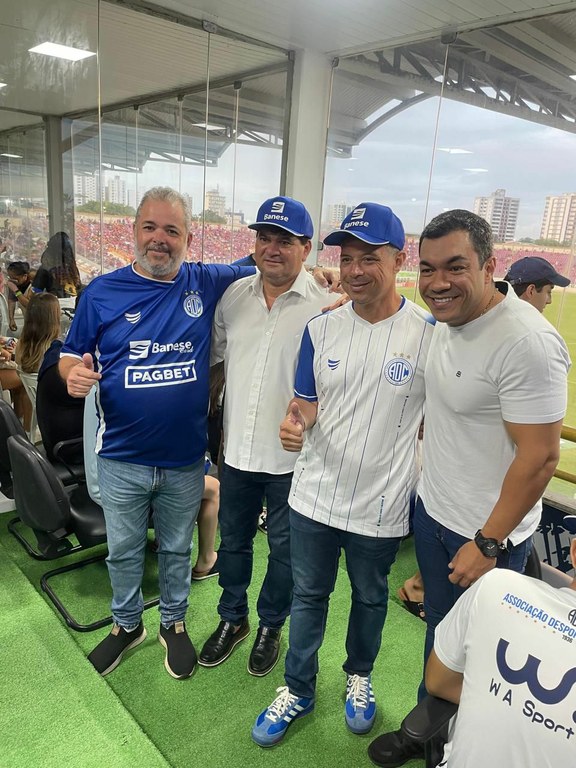 Rodrigo Fontes prestigia assinatura de termo em prol dos times aracajuanos