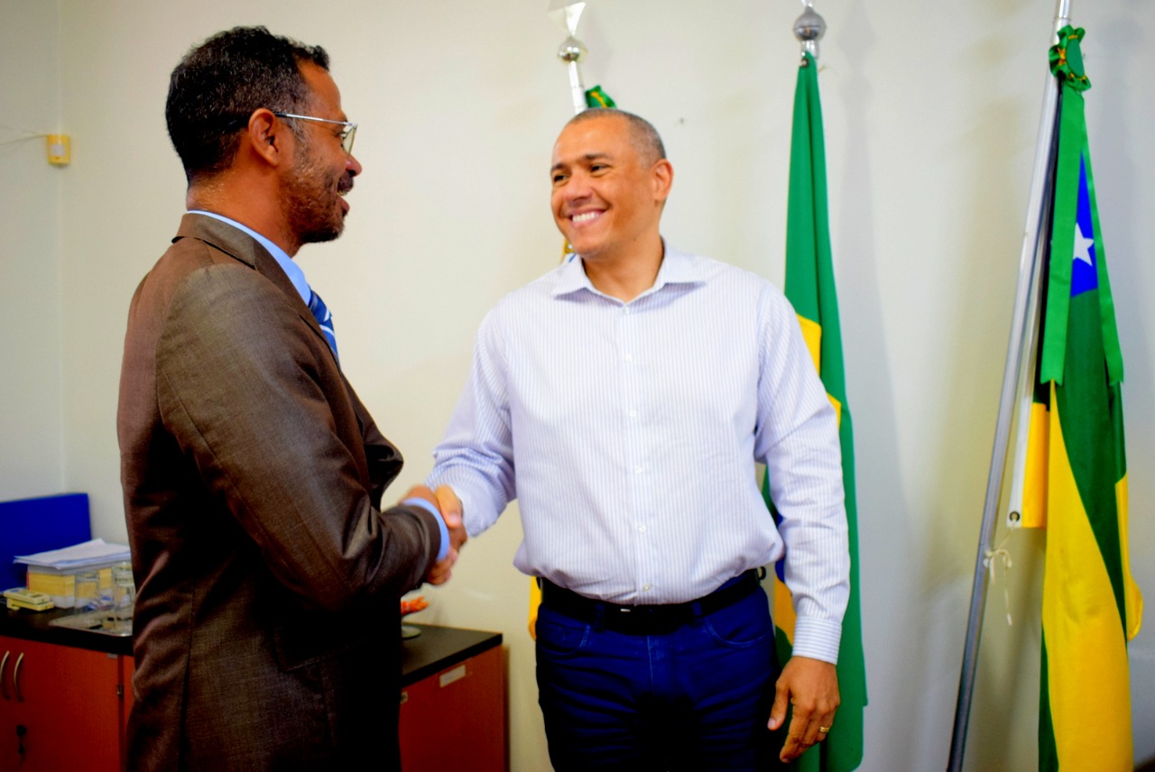 Byron faz visita ao novo secretário da Educação e cobra solução na falta de professores de apoio para PCDs