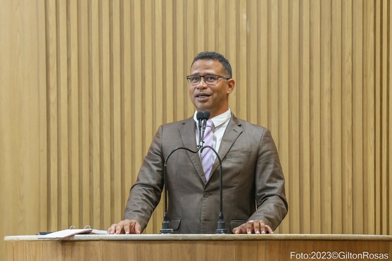 Sargento Byron parabeniza o Exército Brasileiro