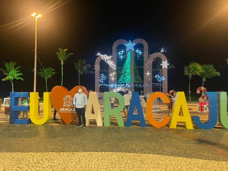 Sávio acompanha acendimento das luzes no Parque da Sementeira e Orla de Atalaia