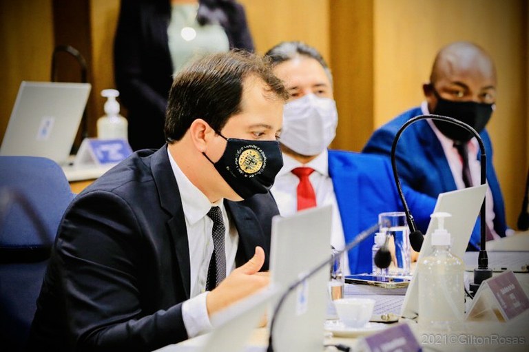 Sávio participa da primeira sessão presencial na Câmara de Aracaju
