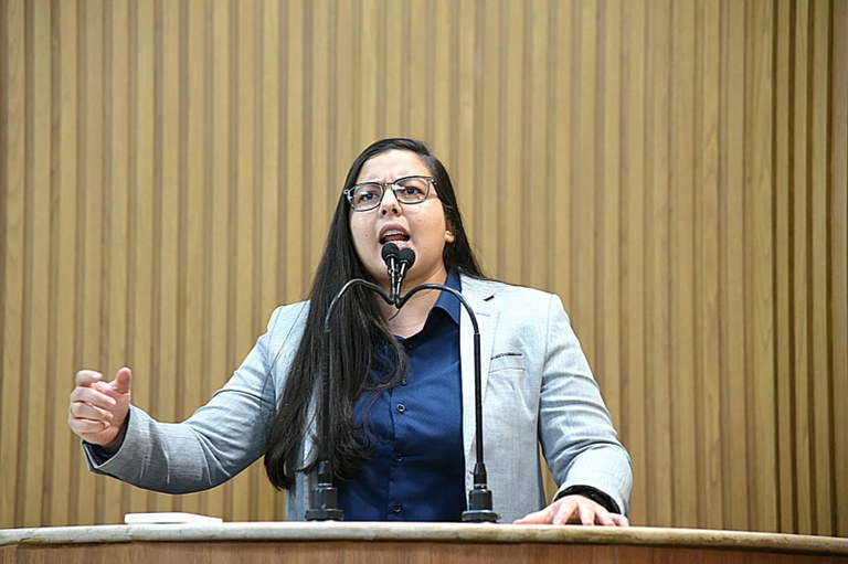 Se não pararmos o Lula, ele vai acabar com a dignidade das pessoas com deficiência”, dispara vereadora Thannata da Equoterapia 