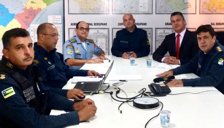 Segurança no Carnaval: Zezinho participa de reunião de planejamento com comandantes da PM