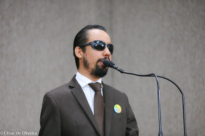 Semáforos inteligentes: Lucas Aribé critica atraso no funcionamento