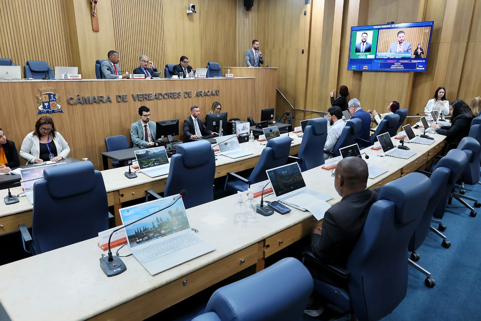 Serviços públicos, educação e economia entram em pauta no Pequeno Expediente