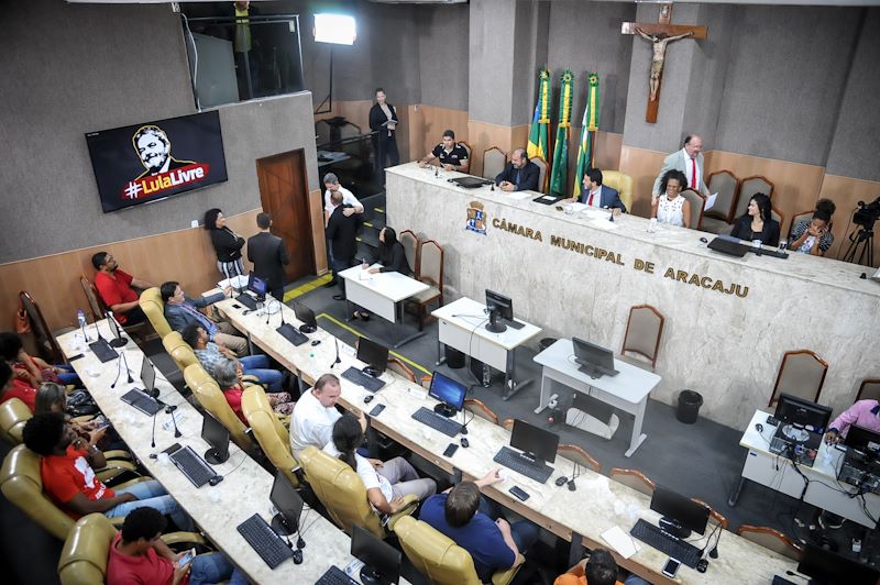 Sessão Especial em alusão a um ano da prisão de Lula é realizada na CMA