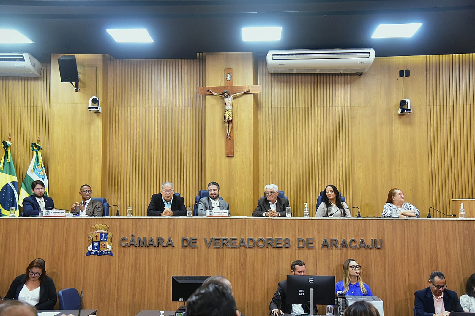 Sessão Especial em comemoração aos 35 anos da Lei Orgânica aconteceu no Plenário da Câmara de Aracaju 