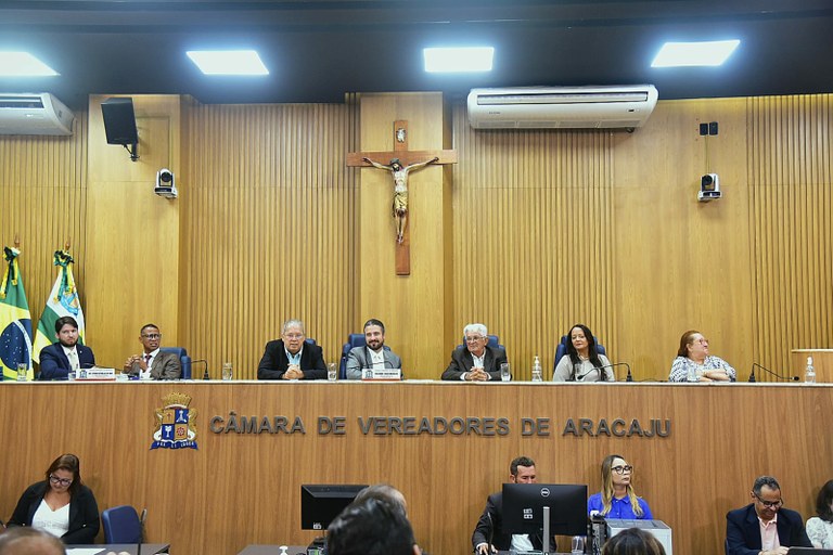 Sessão Especial em comemoração aos 35 anos da Lei Orgânica aconteceu no Plenário da Câmara de Aracaju 