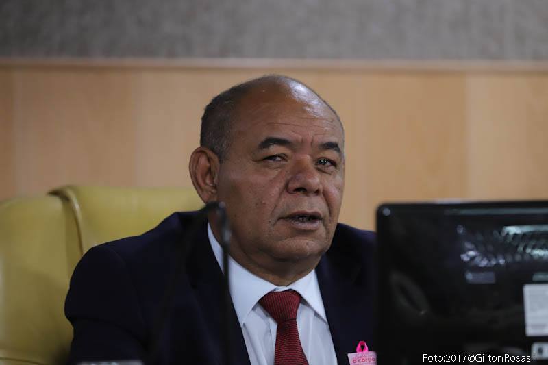 Seu Marcos cobra de Edvaldo Nogueira processo licitatório para transporte público