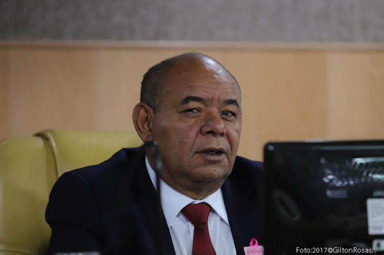 Seu Marcos cobra de Edvaldo Nogueira processo licitatório para transporte público