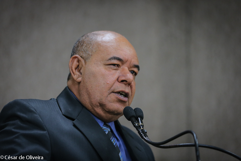 Seu Marcos comemora a aprovação da Campanha Abril Marrom