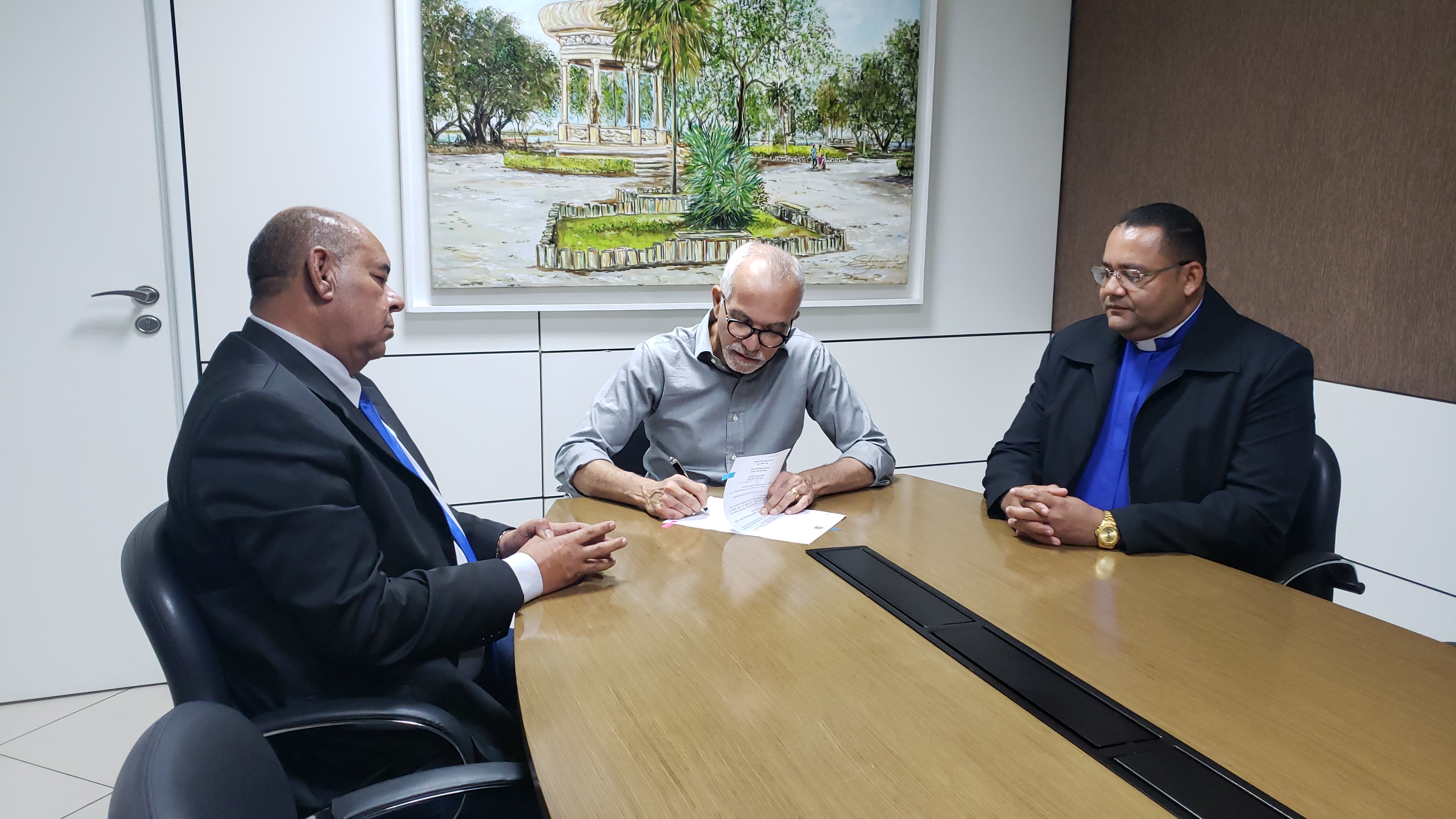 Seu Marcos comemora sanção da lei que inclui o Dozenário de Nossa Senhora Aparecida no calendário de Aracaju