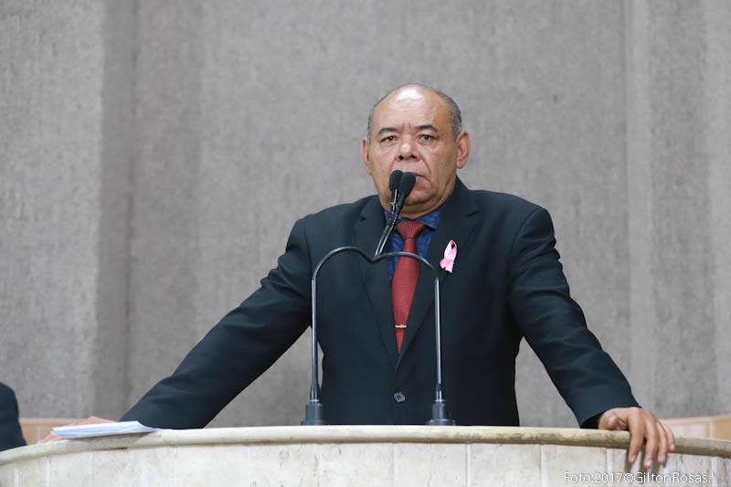 Seu Marcos destaca os 25 anos do Outubro Rosa e cobra adesão da CMA