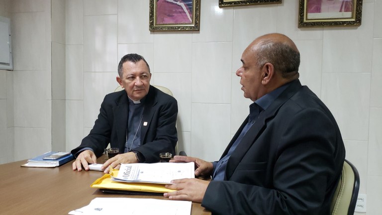 Seu Marcos é recebido pelo arcebispo da Arquidiocese de Aracaju Dom João