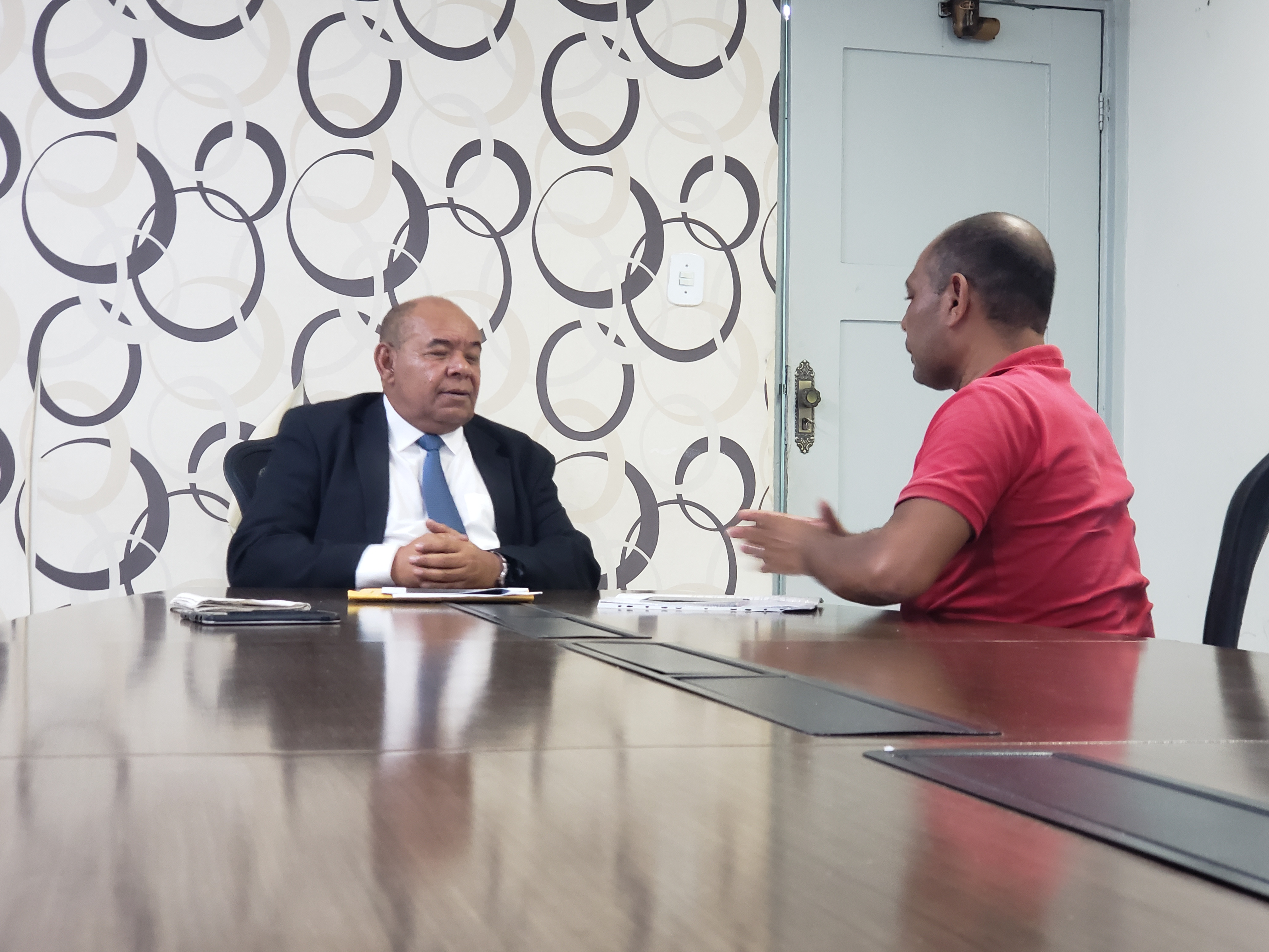 Seu Marcos ouve representante da Associação dos Feirante de Aracaju