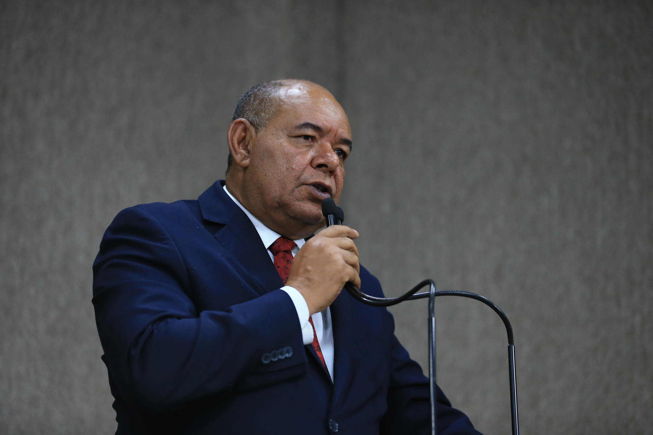 Seu Marcos parabeniza a Juíza Rosa Geane pela Comenda de Direitos Humanos Dom Helder Câmara