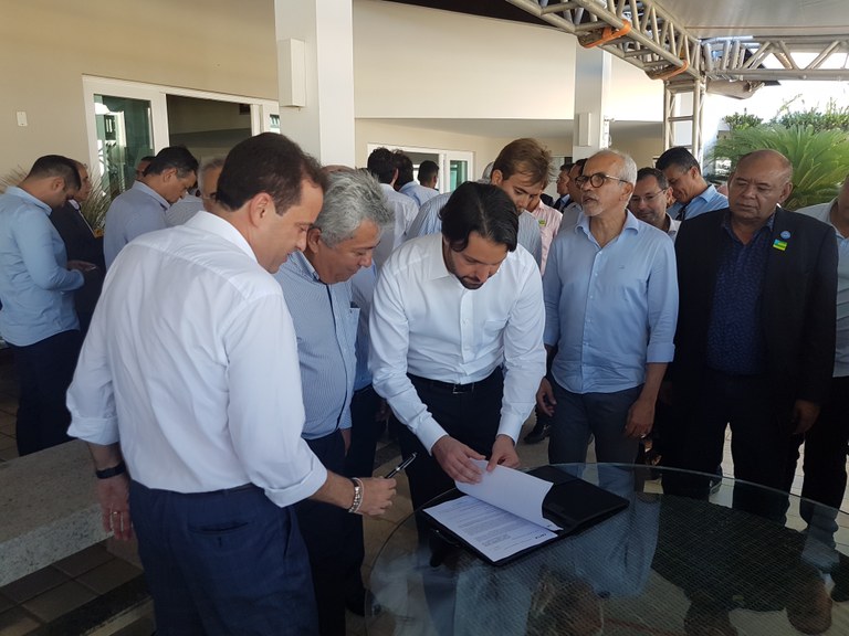 Seu Marcos parabeniza convênio para a Mobilidade Urbana de Aracaju