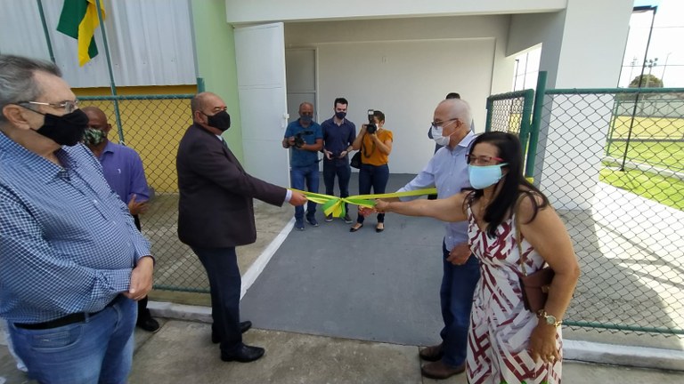 Seu Marcos parabeniza Edvaldo pela inauguração da Estação Cidadania - Esporte, no Bugio