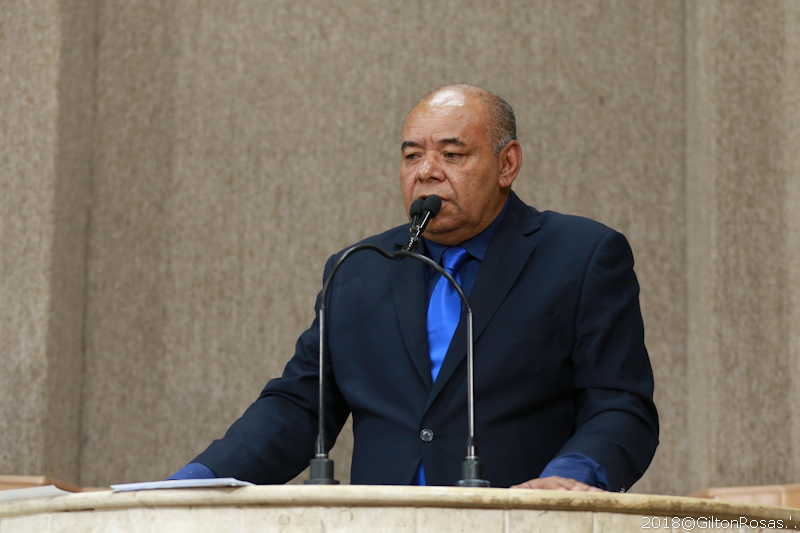 Seu Marcos parabeniza estudantes selecionados no projeto Parlamento Jovem Brasileiro