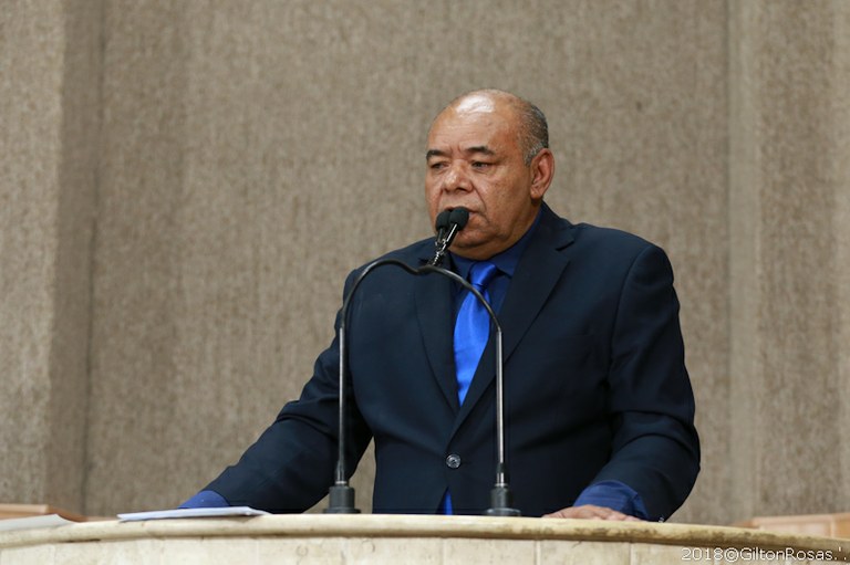 Seu Marcos parabeniza estudantes selecionados no projeto Parlamento Jovem Brasileiro