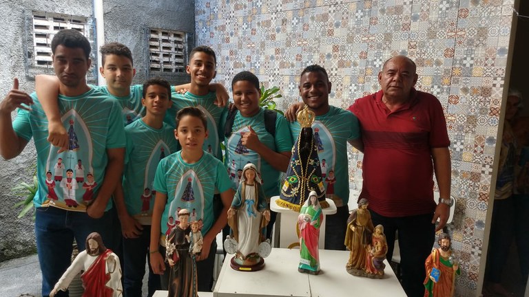 Seu Marcos participa de encontro de coroinhas no Bugio