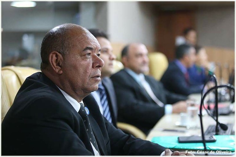 Seu Marcos protocola requerimento a favor do João Calumby