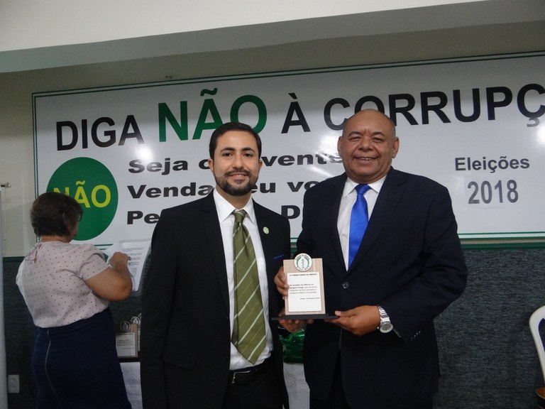 Seu Marcos recebe prêmio “Amigo do Médico”