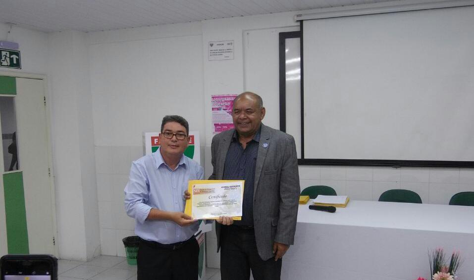 Seu Marcos recebe Prêmio Vip de Educação Superior