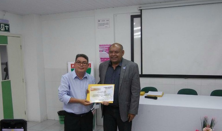 Seu Marcos recebe Prêmio Vip de Educação Superior