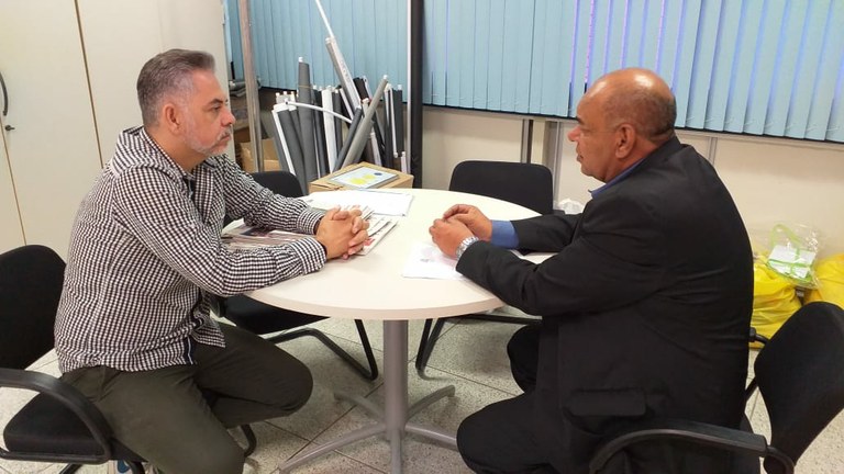Seu Marcos solicita mudança de poste da rua José de Melo, no Olaria