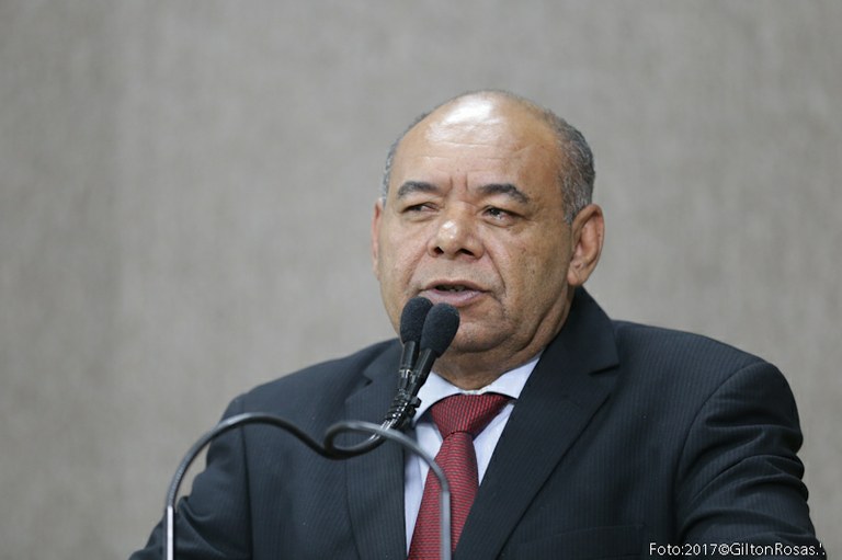 Seu Marcos usa a Tribuna para denunciar o descaso da Saúde 