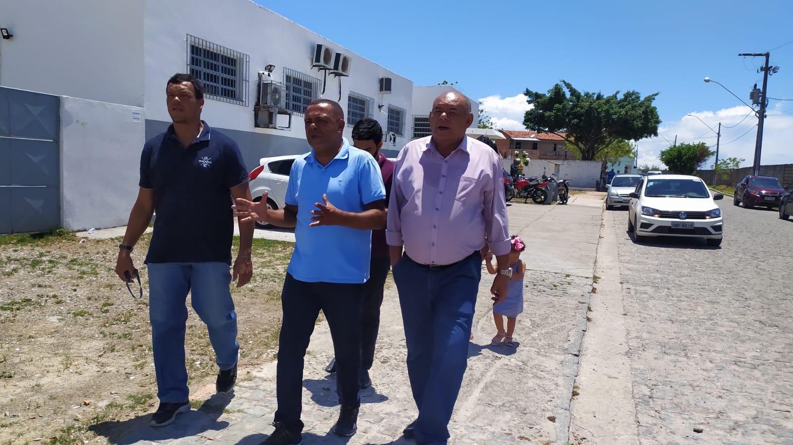 Seu Marcos visita comunidade do Almirante Tamandaré e UBS Anália Pina