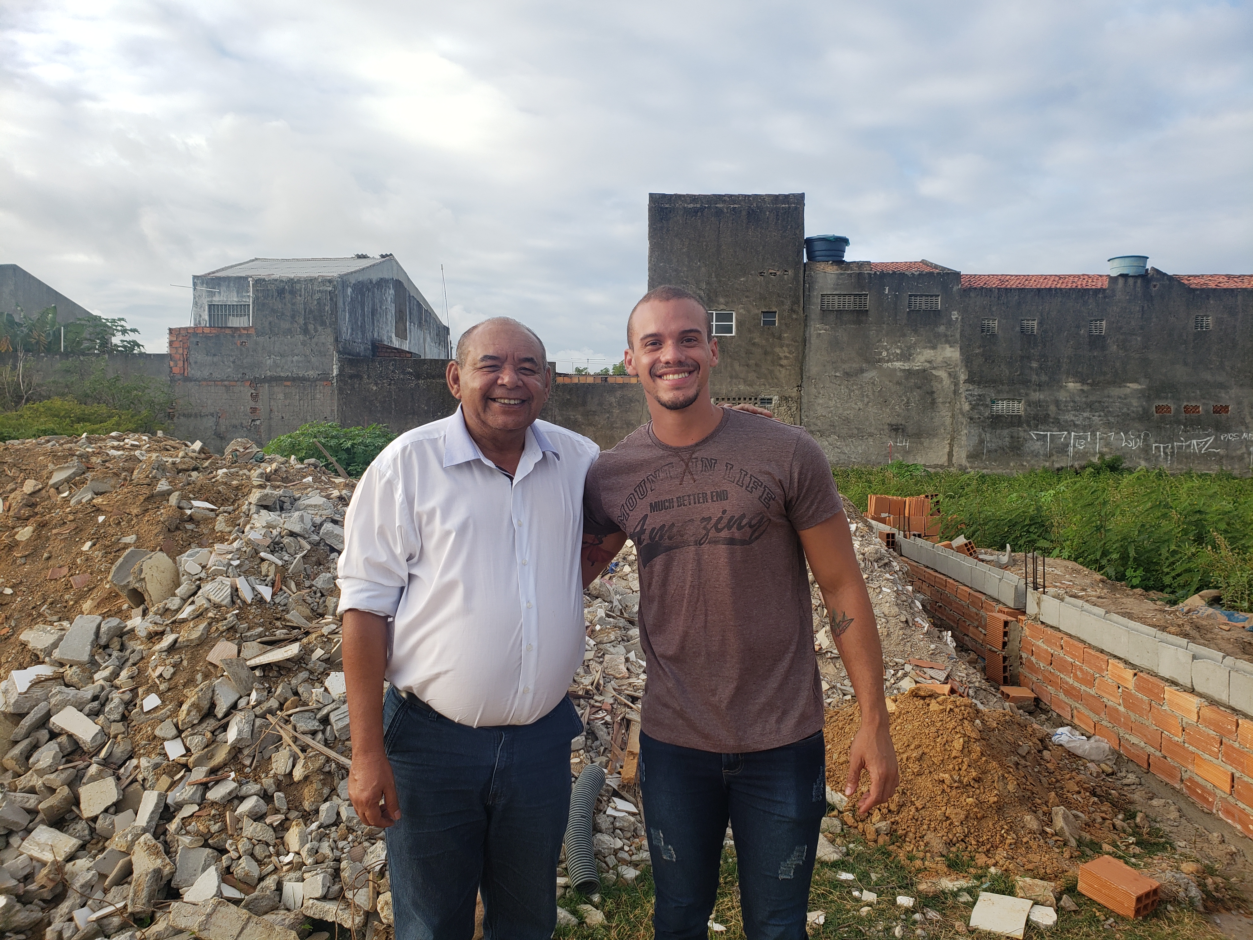 Seu Marcos visita construção da futura Casa de Caridade Ogum Beira Mar