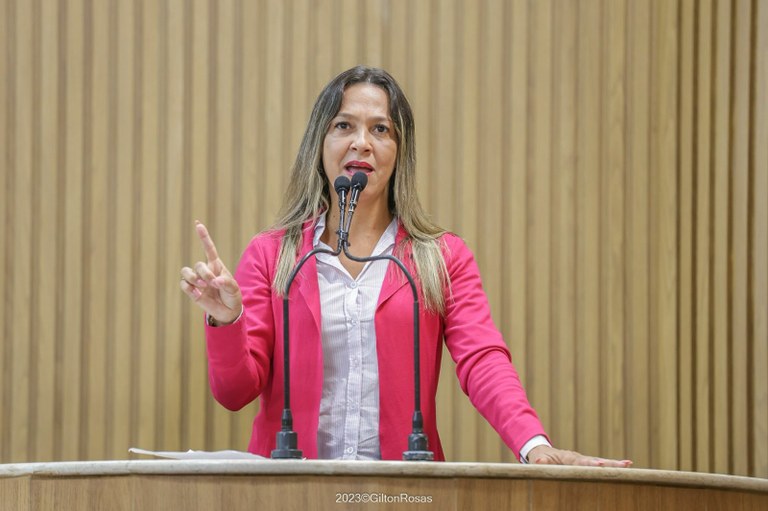 Sheyla alerta Edvaldo sobre PL e pede atenção a atletas PCDs em Aracaju