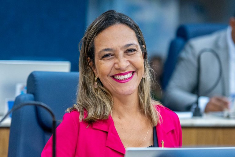 Sheyla cobra ampliação de creche no Jardim Esperança