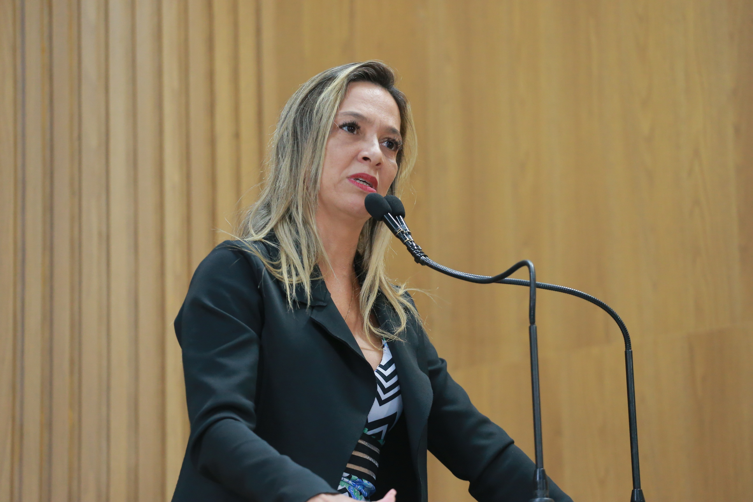 Sheyla cobra reestruturação do atendimento psicológico em Aracaju
