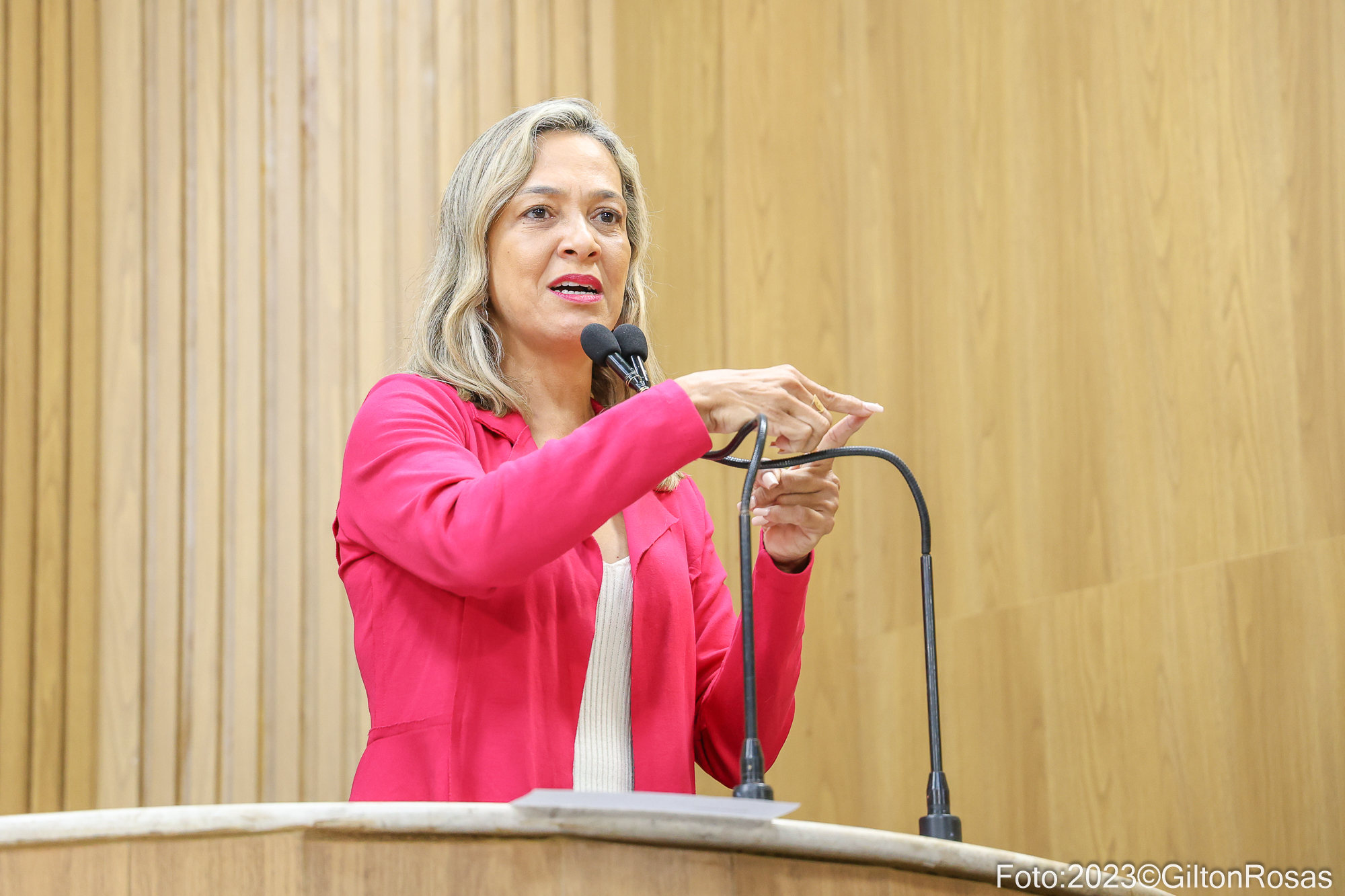 Sheyla defende valorização e inclusão de pessoas com autismo 